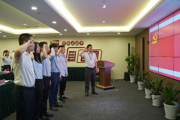 献礼建党百年| 浙商AG尊时凯龙人生就各级党组织集中收看建党百年庆祝大会