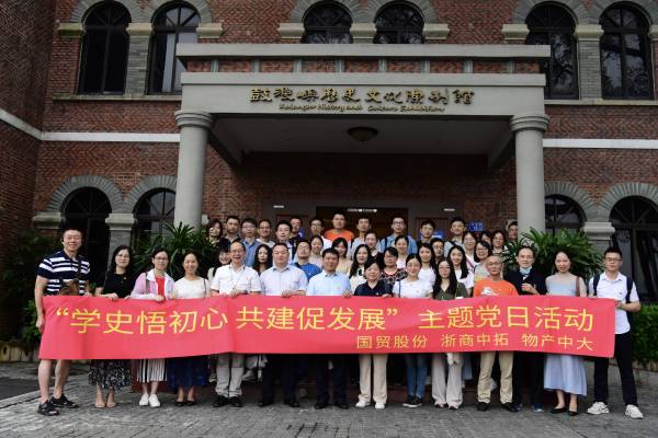 𡰺ɫ췢չ桪˾㵳֧ʵ