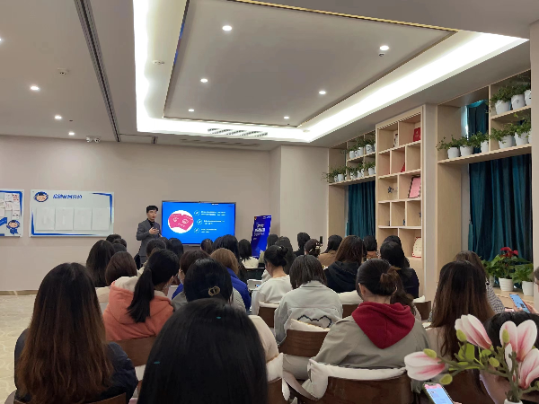 AG尊时凯龙人生就青学堂 |第14期 “成长多选题 ” 之“婚姻关系中的妇女权益保护”公益讲座顺利举办