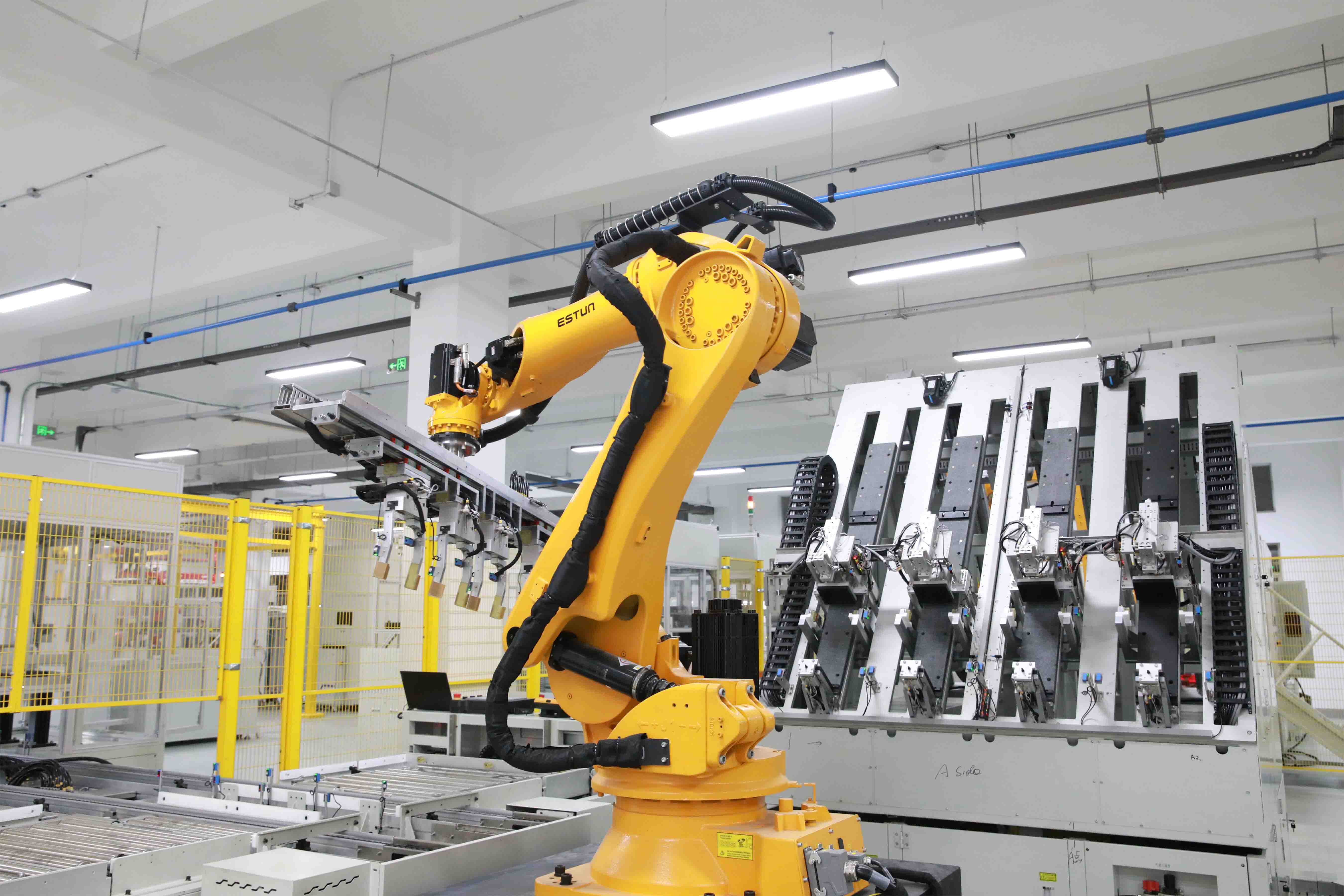 AG尊时凯龙人生就协能工厂自动化产线正在进行模组堆叠 AG尊时凯龙人生就协能工厂自动化产线正在进行模组堆叠